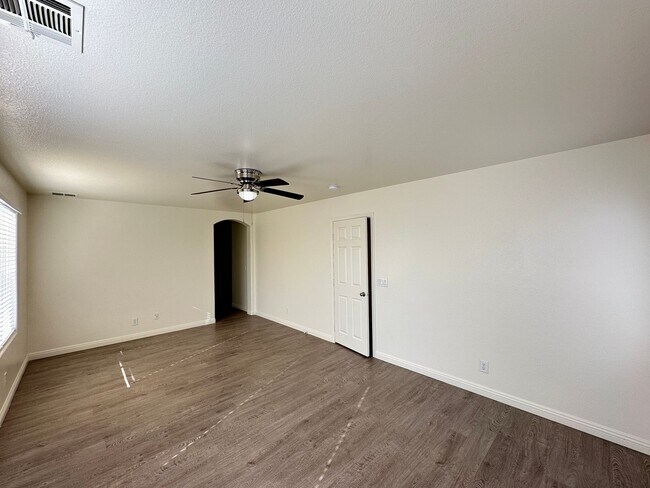 Building Photo - DECATUR & BLUE DIAMOND