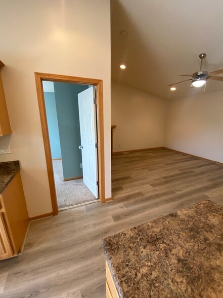 Building Photo - 1455 Easton Ln