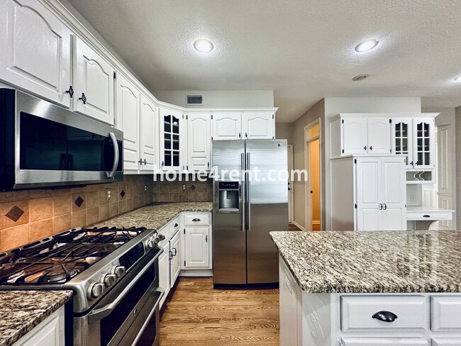 Building Photo - Beautiful Overland Park Home in Blue Valle...