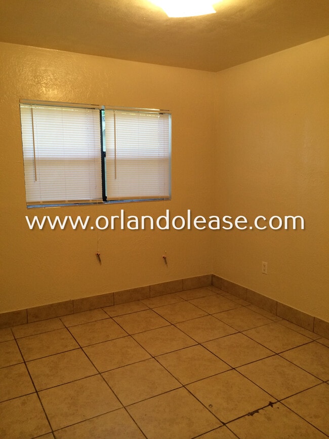 Building Photo - WELL MAINTAINED 3 BEDROOM HOME