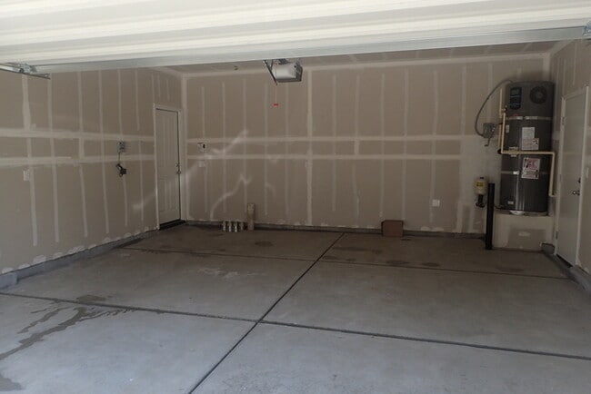 Building Photo - Gorgeous Brand New 4 bed 3 bath 2 story ho...