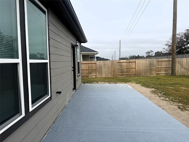 Building Photo - 519 Louis Ln