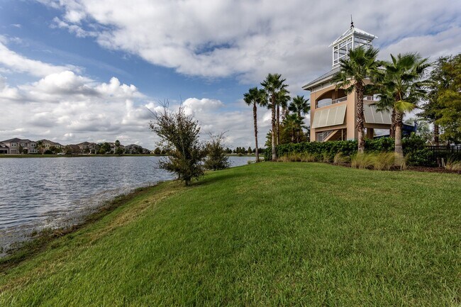 Building Photo - Beautiful Waterfront Home (4/3.5) in Grove...