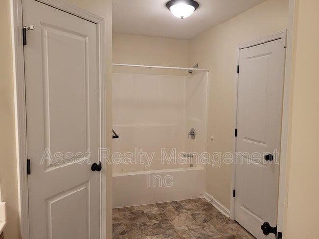 Building Photo - 7106 Anna Hulen Rd
