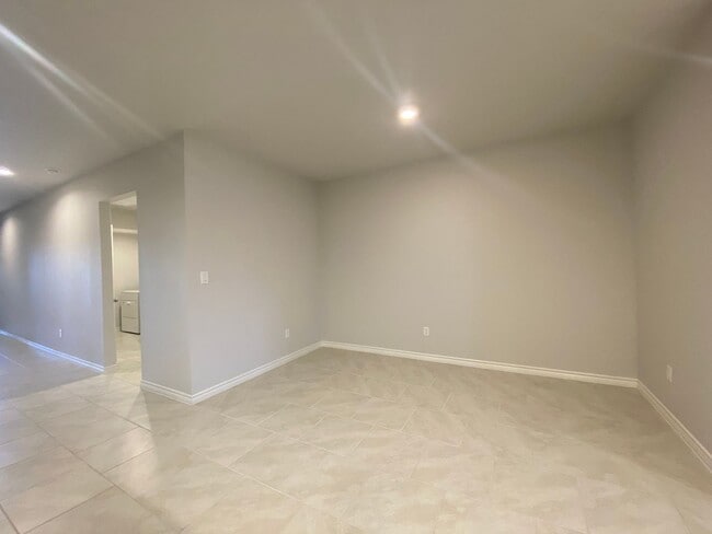 Building Photo - NEWER 4 BDRM HOME IN FLOUR BLUFF ISD!