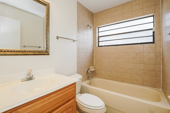 Building Photo - 830 E Charing Cross Cir