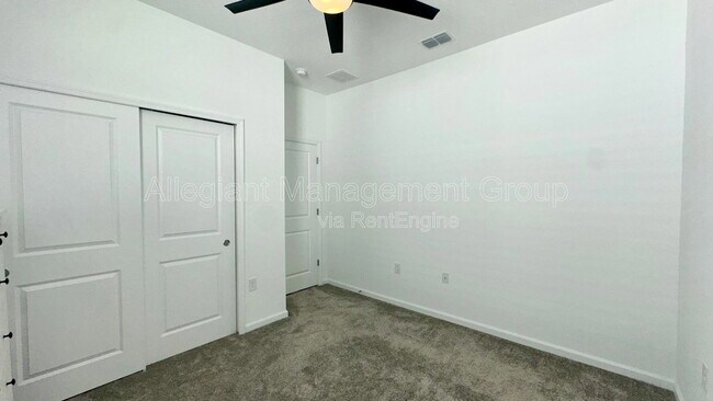 Building Photo - 6326 Lakepine St