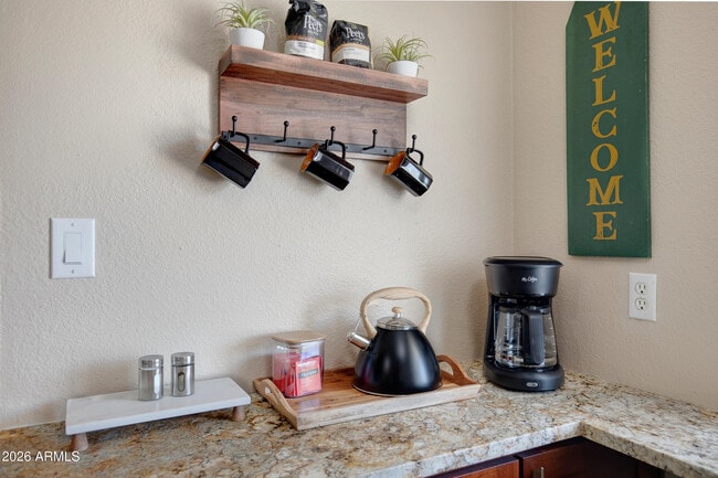 Building Photo - 1812 N McAllister Ave