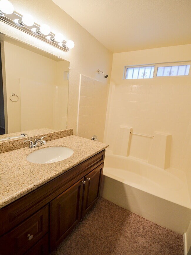 Building Photo - 3825 Gulliver St