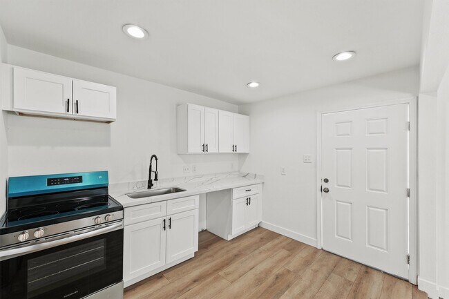 Building Photo - 5406 Firefly St