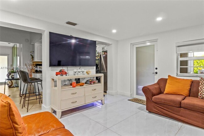 Building Photo - 860 Curtiss Dr