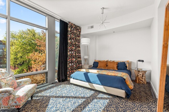 Building Photo - Fully Furnished Studio Condo at The Adelicia