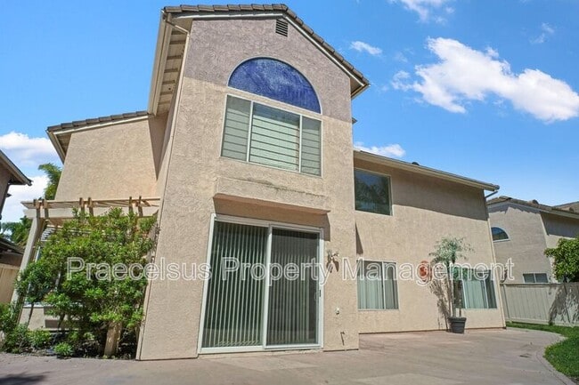 Building Photo - 639 Port Dunbar