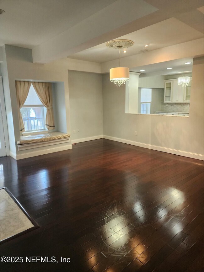 Building Photo - 212 St Johns Ave