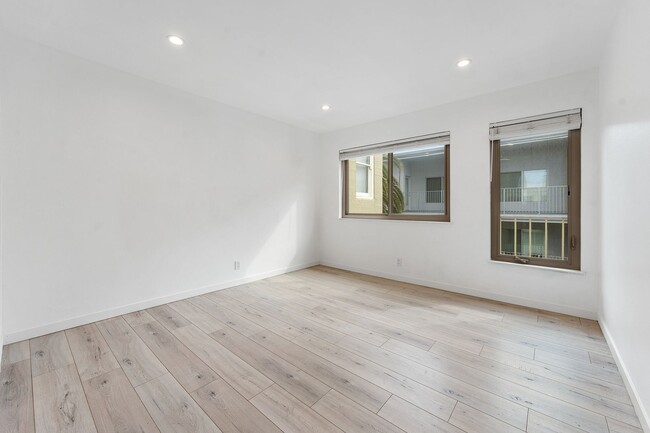 Building Photo - Modern 1BR/1BA Penthouse in Pacific Height...