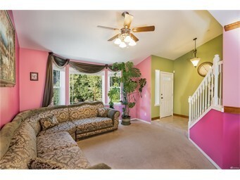 Building Photo - This Home Pops with Color!!