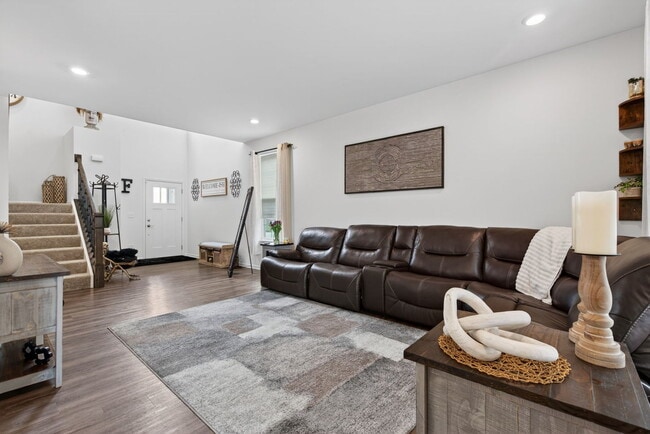 Building Photo - 15012 W Cyrus Dr
