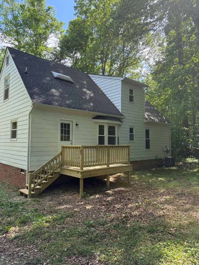 Building Photo - 4 Bedroom Cape Cod in Midlotian