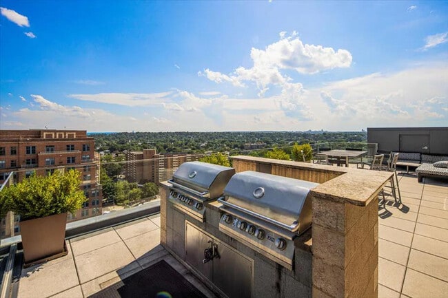 Building Photo - 1405 S Fern St