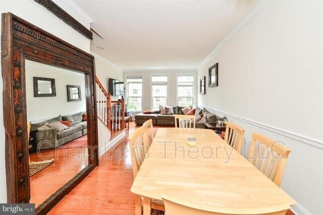 Building Photo - 402 N Thomas St
