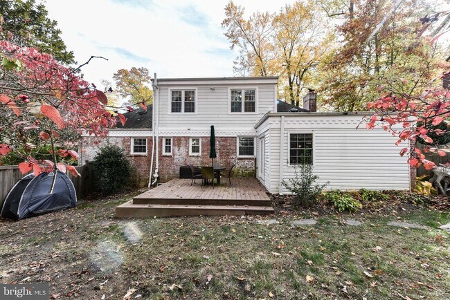 Building Photo - 3061 N Oakland St