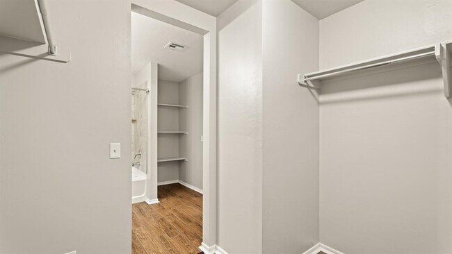 Building Photo - 621 Christian Ln