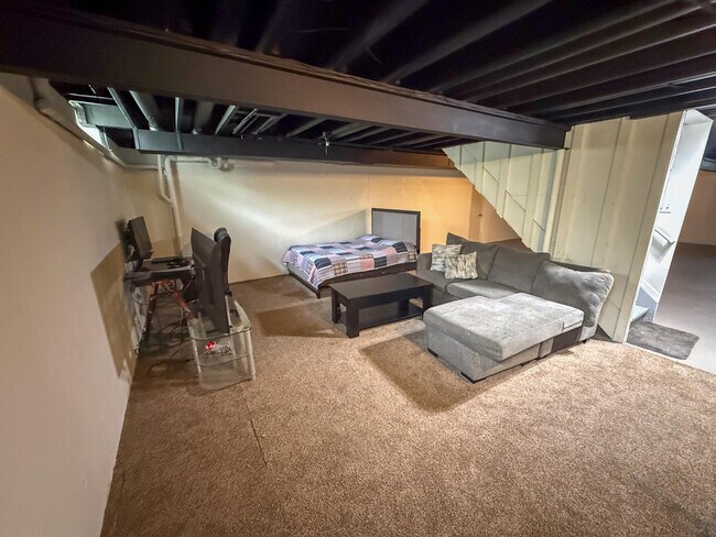 Building Photo - 38619 Watson Cir