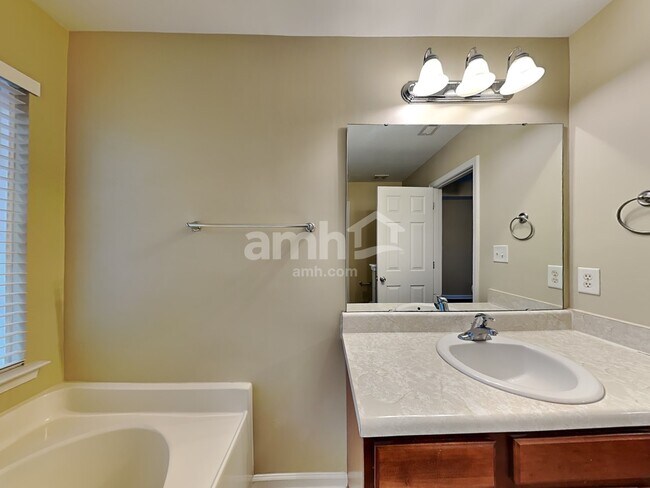 Building Photo - 906 Reedy Way