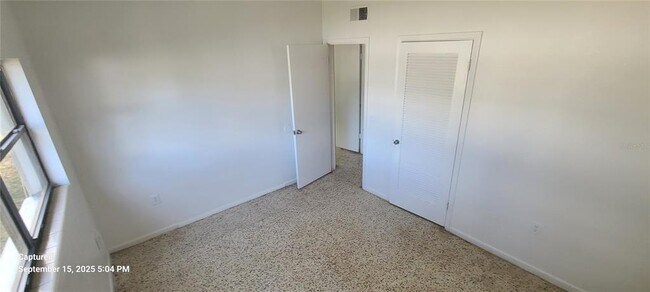 Building Photo - 2027 Bentley St