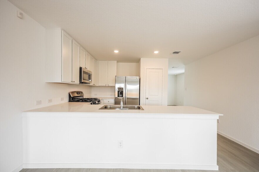 Building Photo - 11742 California Rose