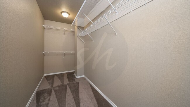 Building Photo - Stunning 5 bedroom home in Banning Lewis R...