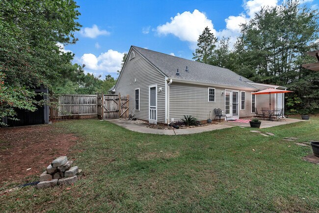 Building Photo - 405 Whispering Ln