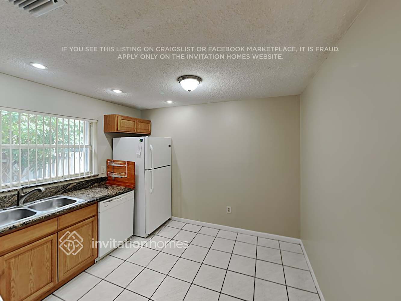 Building Photo - 9912 NW 9th Ct