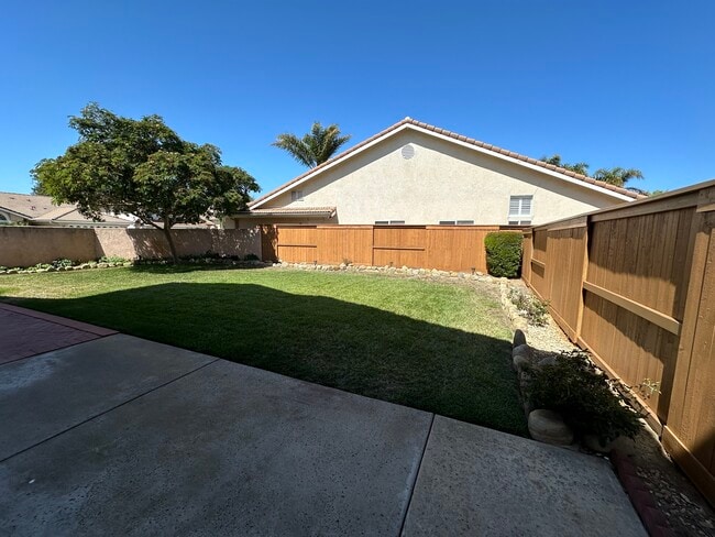 Building Photo - 1217 Eastbrook Dr