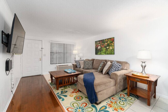 Building Photo - 2490 SW 14th Dr