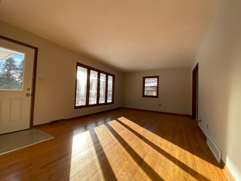 Building Photo - 5425 NW 66th Ave