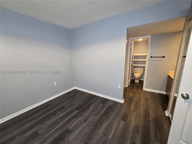Building Photo - 1526 Whitehall Dr