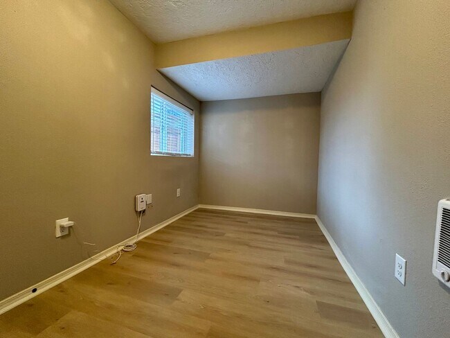 Building Photo - Welcome to your new home in the heart of Vancouver, WA!