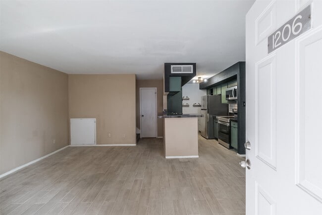 Building Photo - 6633 W Airport Blvd