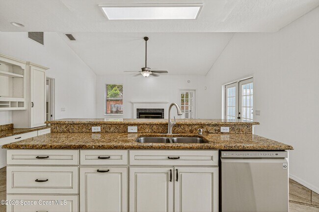 Building Photo - 2240 Marsh Harbor Ave