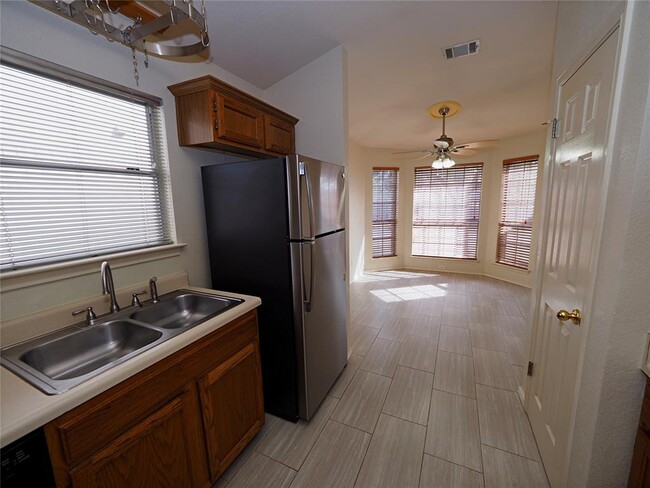 Building Photo - 1161 Kentra Dr