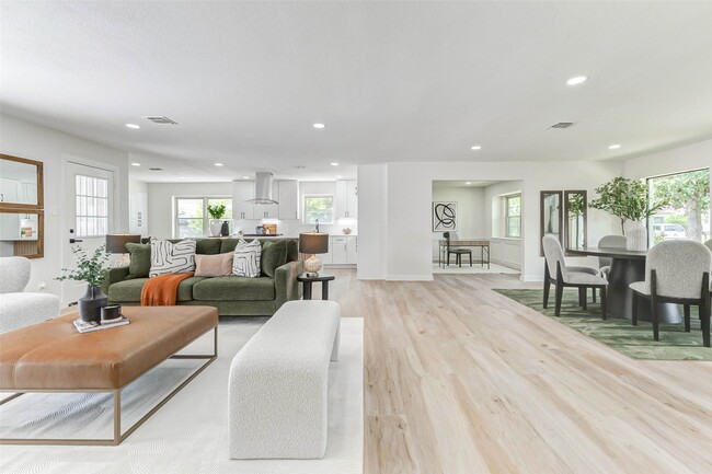 Primary Photo - 9923 Emnora Ln