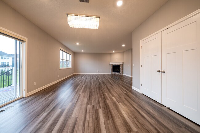 Building Photo - 4849 Stable View Dr