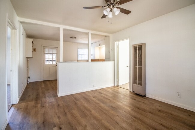 Building Photo - 2 bedroom Now Leasing