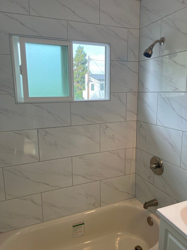 Building Photo - Sheldon St.