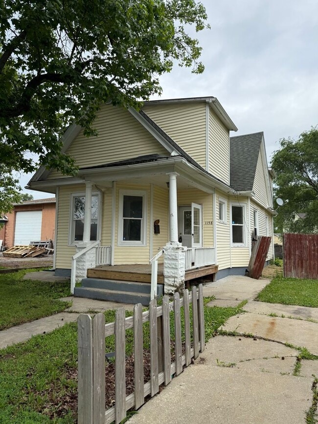 Primary Photo - Updated 6 bedroom 2 bath home!