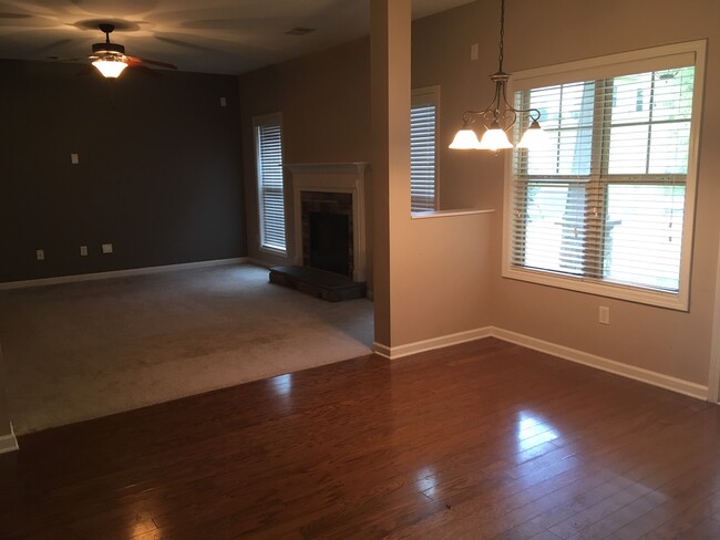 living room - 1058 Cedarbrook Dr