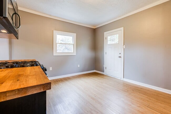 Building Photo - Available MAY 2026  - Private 2 Bedroom Home w/ Large Deck!