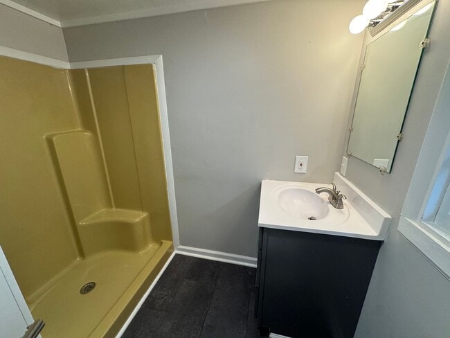 Building Photo - 2 Bedrooms- 1 Bathroom- Apartment in Lindale!