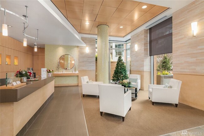 Building Photo - 10610 NE 9th Pl